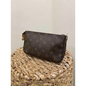 Louis Vuitton Monogram Pochette Purse
